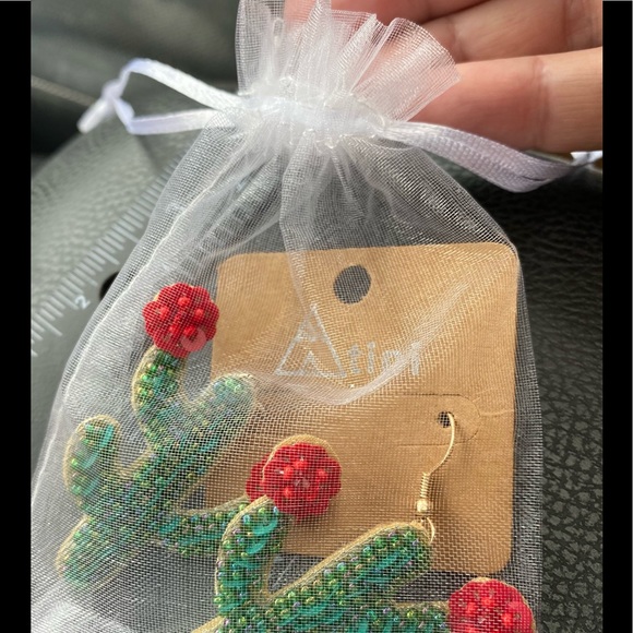 Gorgeous Blooming Saguaro Cactus Seed Beaded Earrings felt backed new - Picture 8 of 10